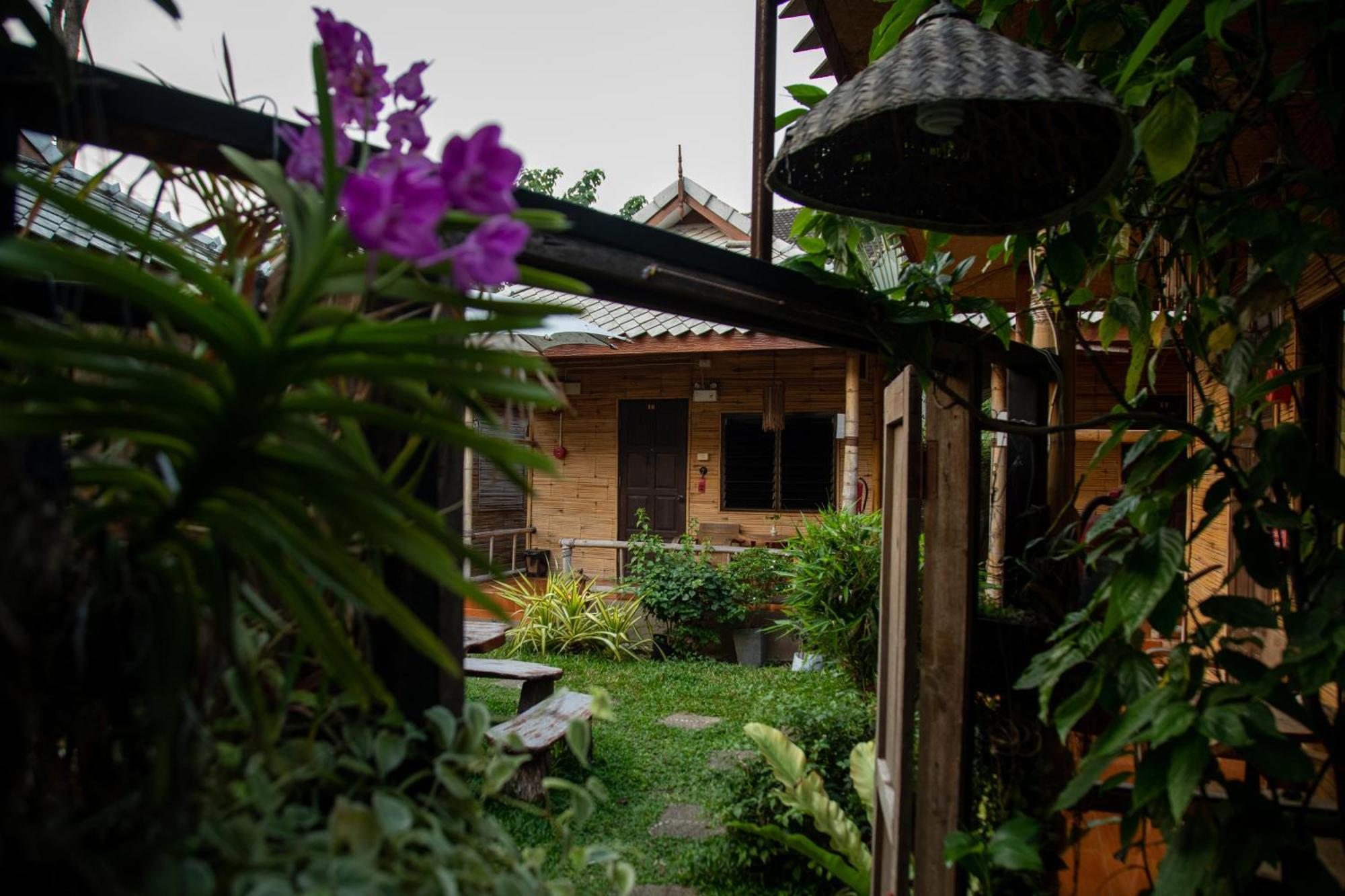 Boutique Hotel & Restaurant, Jaidee Bamboo Huts Chiang Mai Eksteriør billede